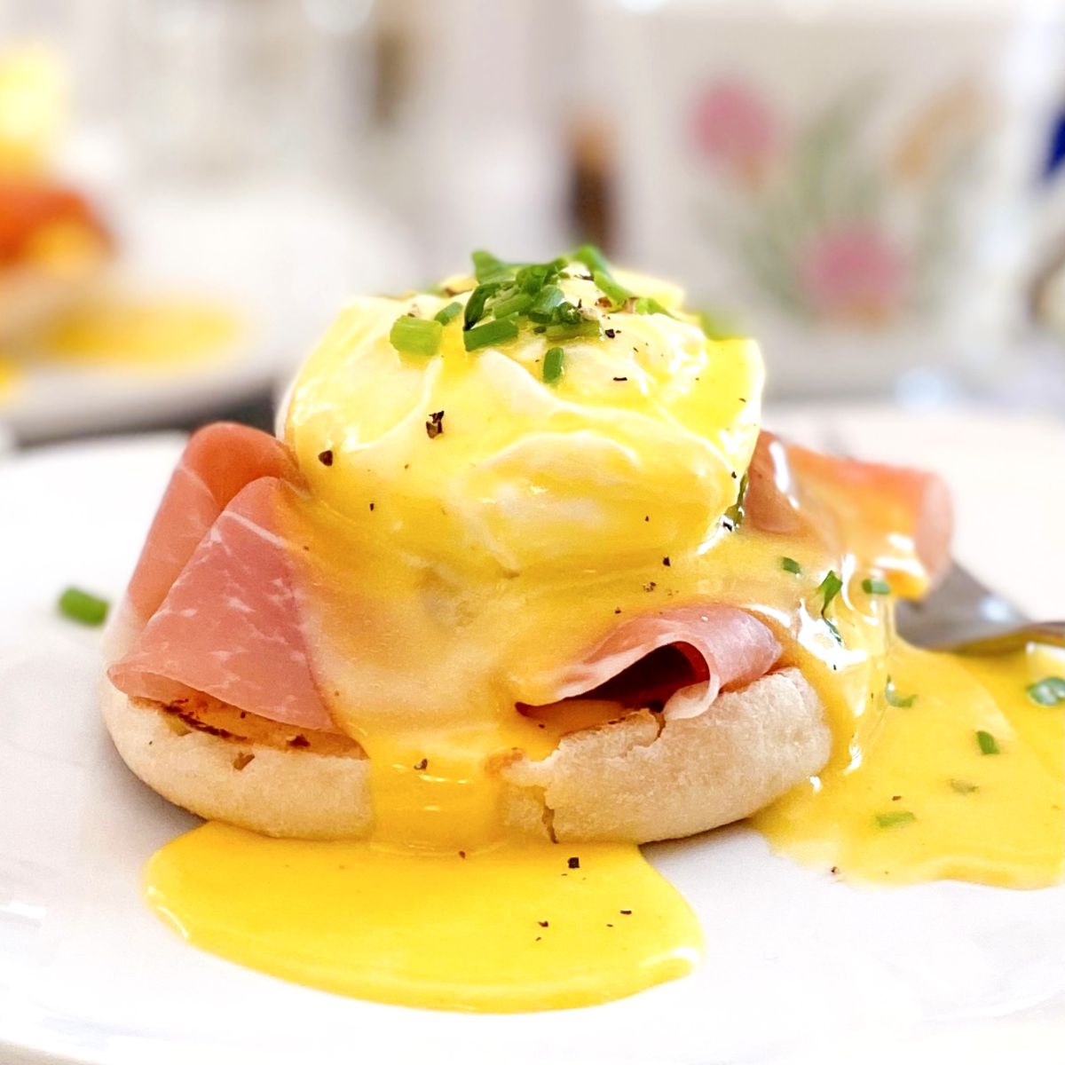 Island Style Hollandaise Sauce with Eggs Benedict Recipe Recipe - Da Vine  Hawaii