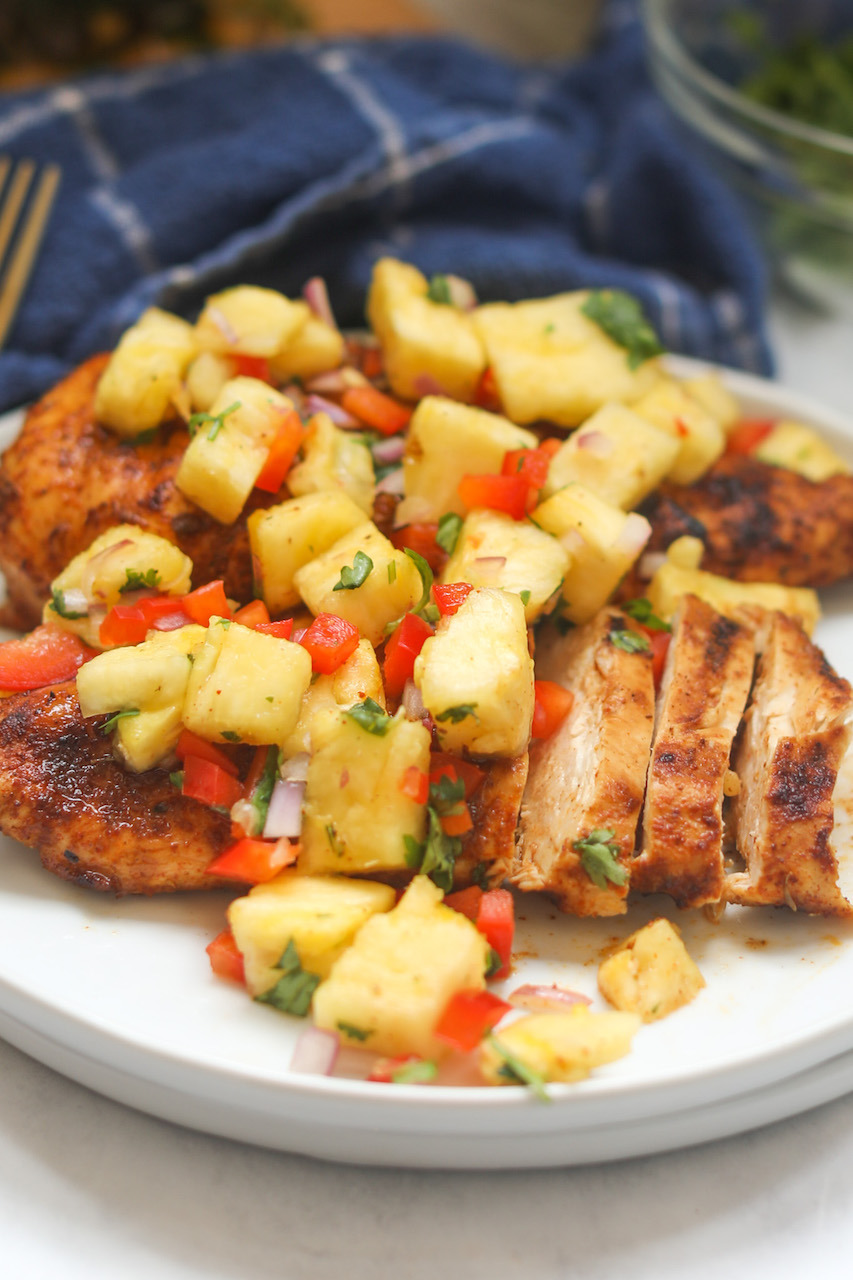 How To: 20 Minute Blackened Grilled Chicken With Pineapple Salsa ...