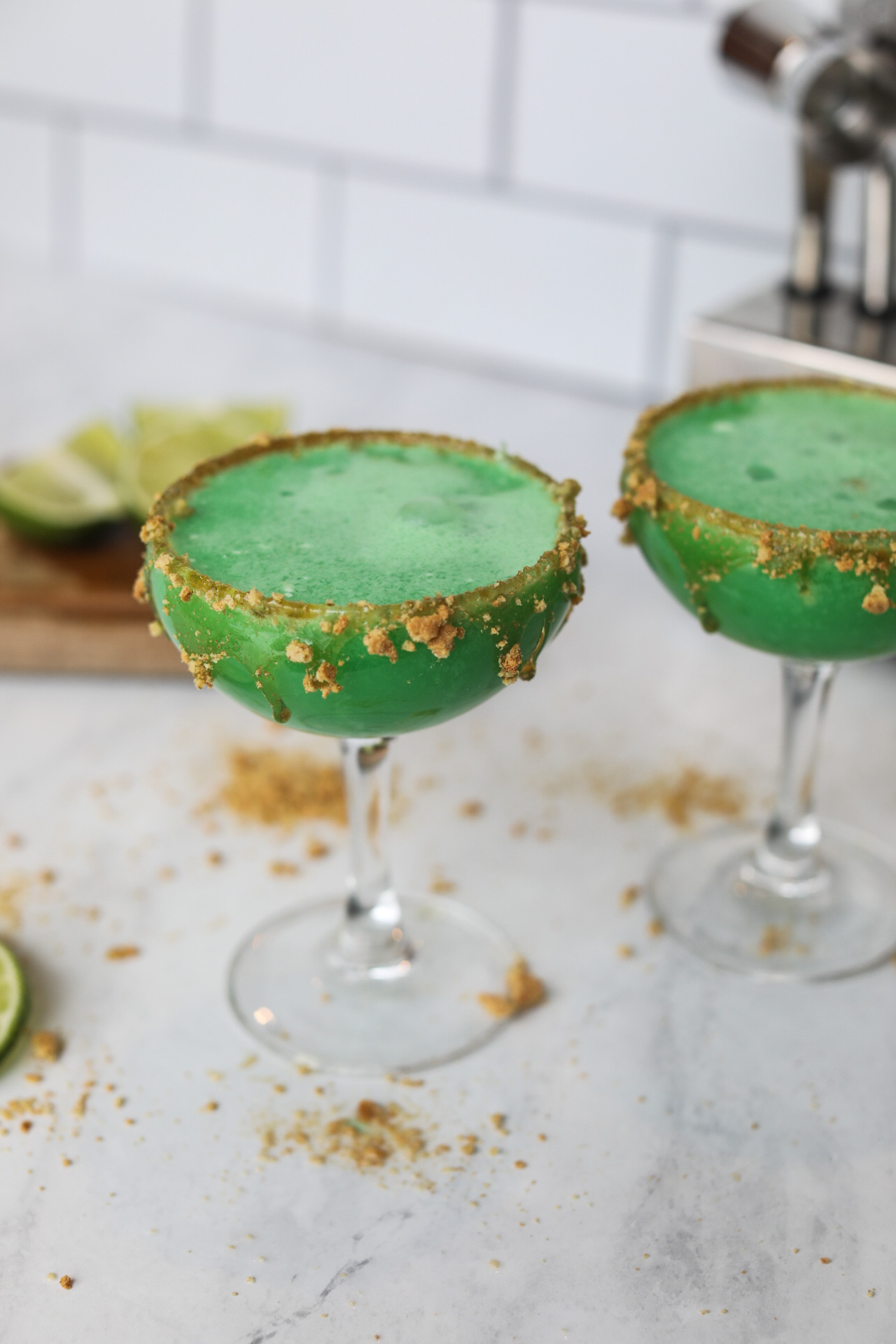 how to make a key lime martini glasses of key lime martinis