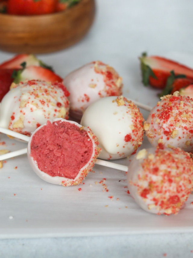 Strawberry Cake Pops with Crunch Topping